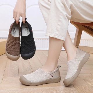 Sepatu Slip On Wanita Casual Import Flat. Estimasi Harga Rp. 48.000,- s/d Rp. 74.000,-