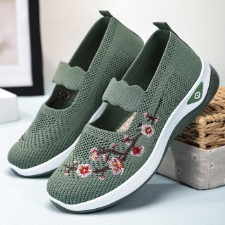 Sepatu Wanita Solway Sneakers. Estimasi Harga Rp. 87.000,- s/d Rp. 89.000,-