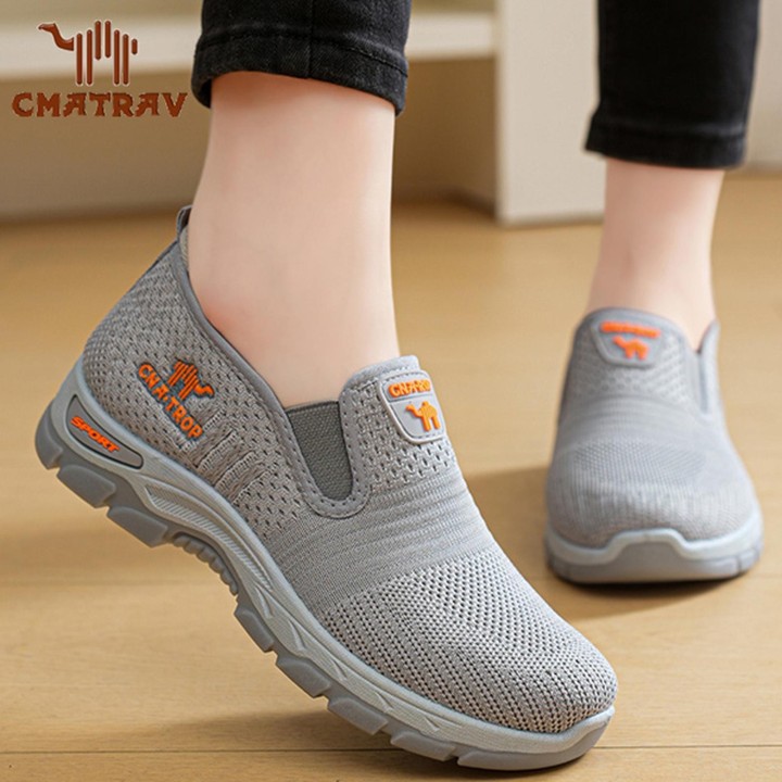 Sepatu Sneakers wanita kualitas premium. Estimasi Harga Rp. 155.000,- s/d Rp. 158.000,-