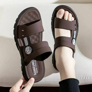 Sandal Pria Kulit Sintetis Terbaru Nyaman Dan Kokoh. Estimasi Harga Rp. 31.000 s/d 51.000,-