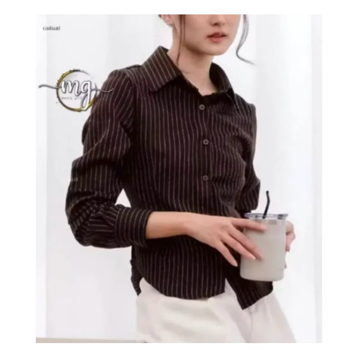Luna Stripe Kemeja Fitted - Kemeja Wanita Fitted Stripe Salur Basic Casual. Estimasi harga Rp. 34.000,- sd Rp. 36.000,-